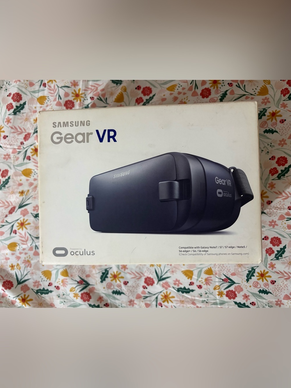 The Samsung Gear VR oculus headset 2015 no remote included